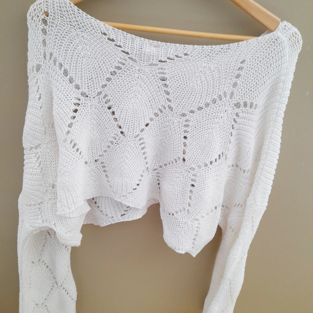 NWT white long sleeves Crocheted top